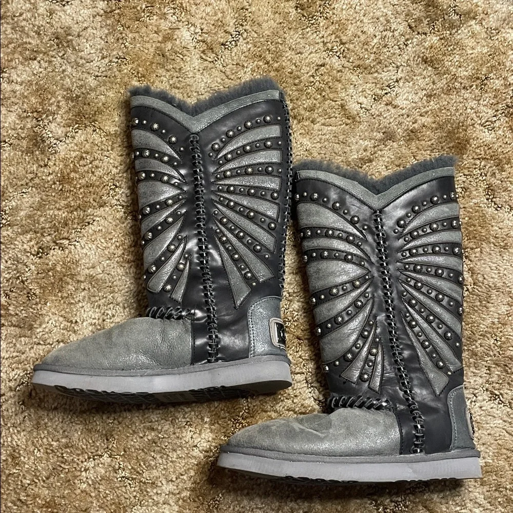 Australia Luxe Collective Gray & Black Studded Fur Boots‎ Size 6 Woman’s